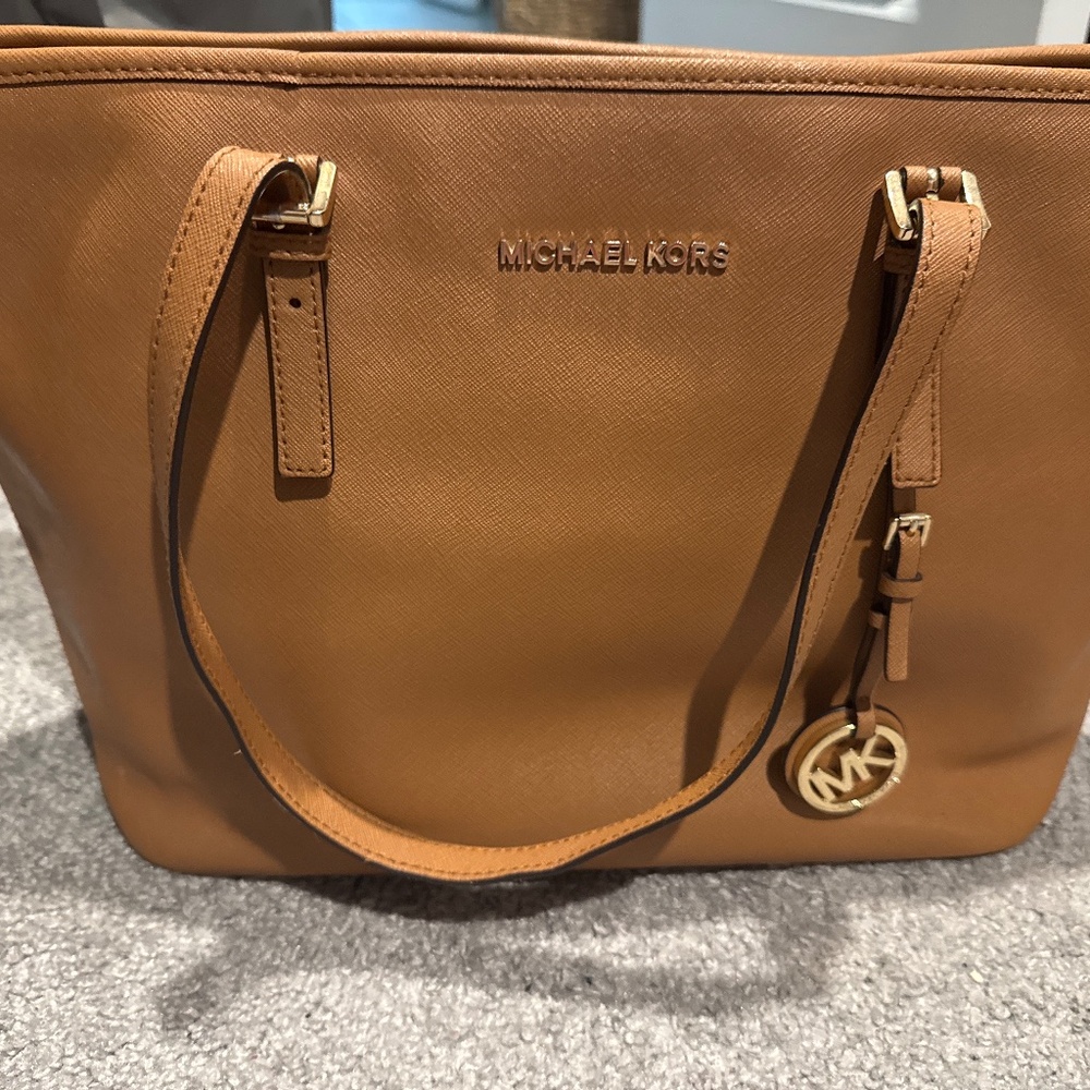 Mickael kors hand bags